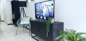 Secure, Self-catering Studio in Sunninghill, Sandton